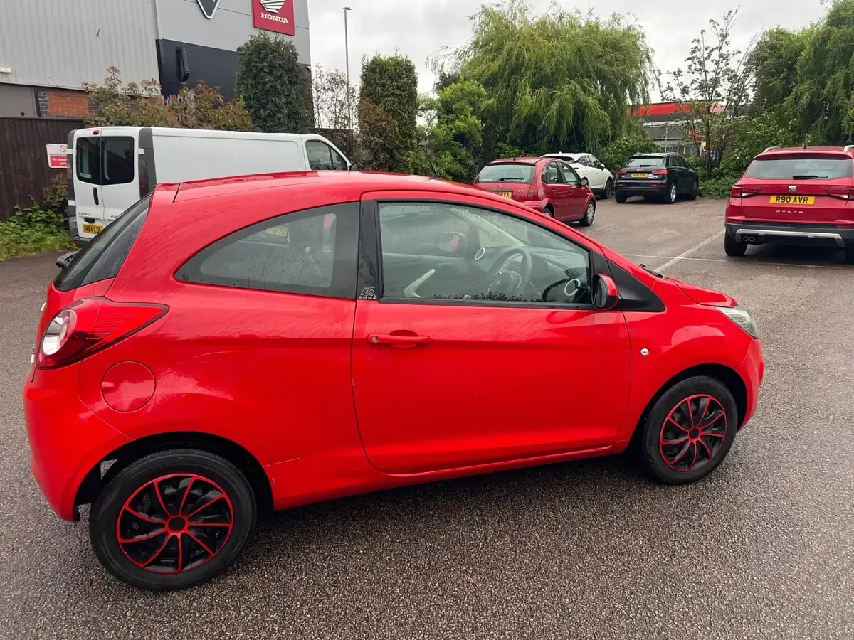 Used Ford Ka 69 HP (50 kW) 2013 Red Hatchback