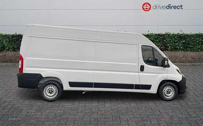 New Vauxhall Movano S 140 HP (102 kW) 2025 Solid  kaolin white MPV