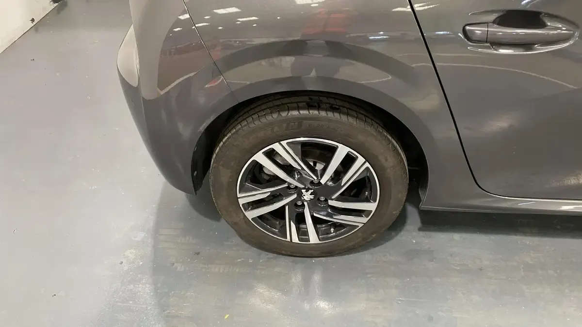 Second-hand Peugeot 208 Allure+ 129 CP (94 kW) 2023 Gri Hatchback