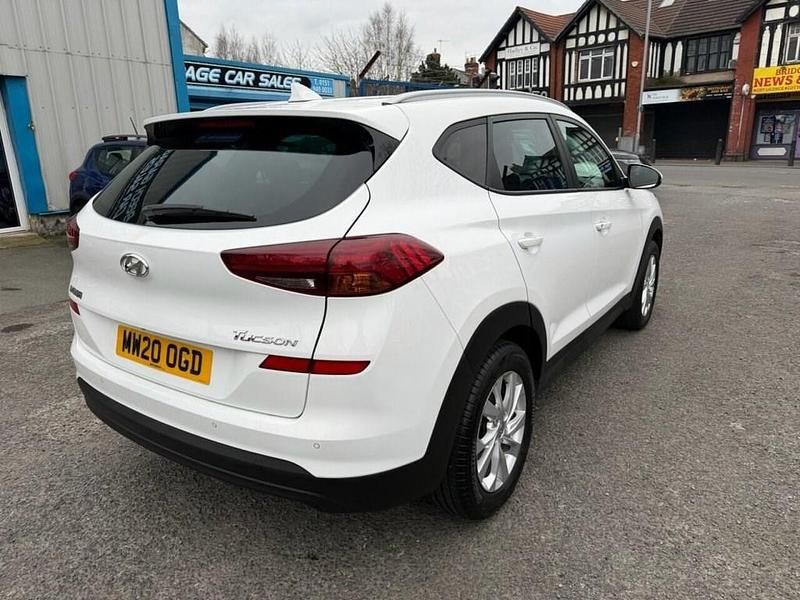 Used Hyundai Tucson SE 132 HP (97 kW) 2020 White SUV