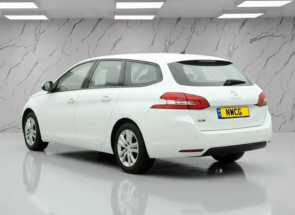 Used Peugeot 308 Active 130 HP (95 kW) 2016 White Estate