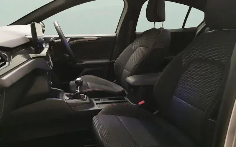 Begagnad Ford Focus ST-Line 125 HK (91 kW) 2023 Silver Halvkombi