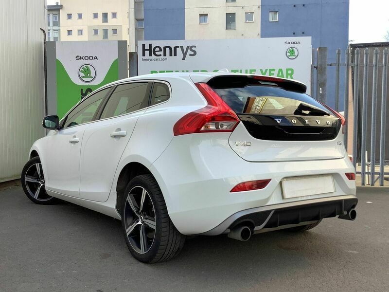 Begagnad Volvo V40 R-Design 122 HK (89 kW) 2018 Vit Kombi