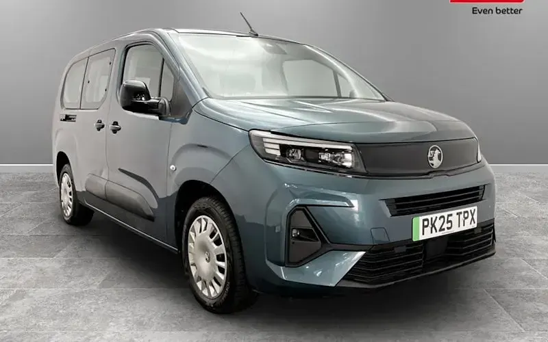 Used Vauxhall Combo Design Edition 100 kW (136 HP) 2025 MPV