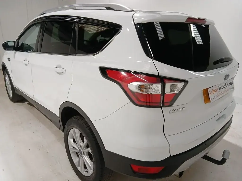 Używany Ford Kuga Titanium 120 KM (88 kW) 2017 Biały SUV