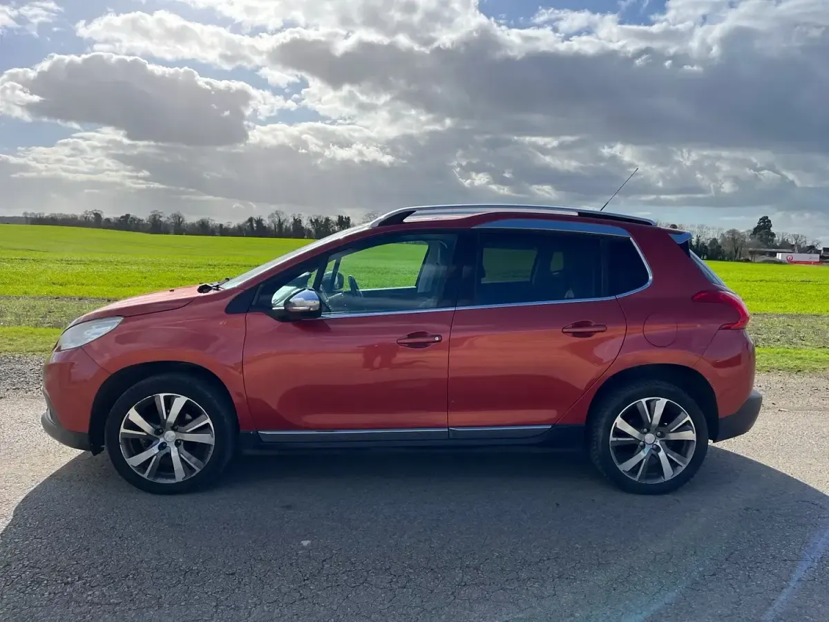 Used Peugeot 2008 101 HP (74 kW) 2015 Red SUV
