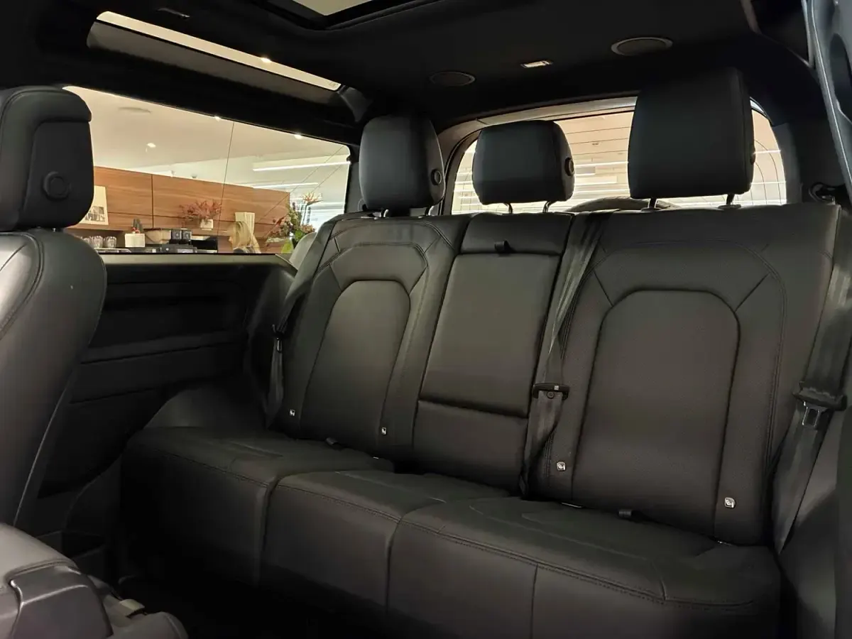 Second-hand Land Rover Defender HSE Dynamic 2024 Verde SUV