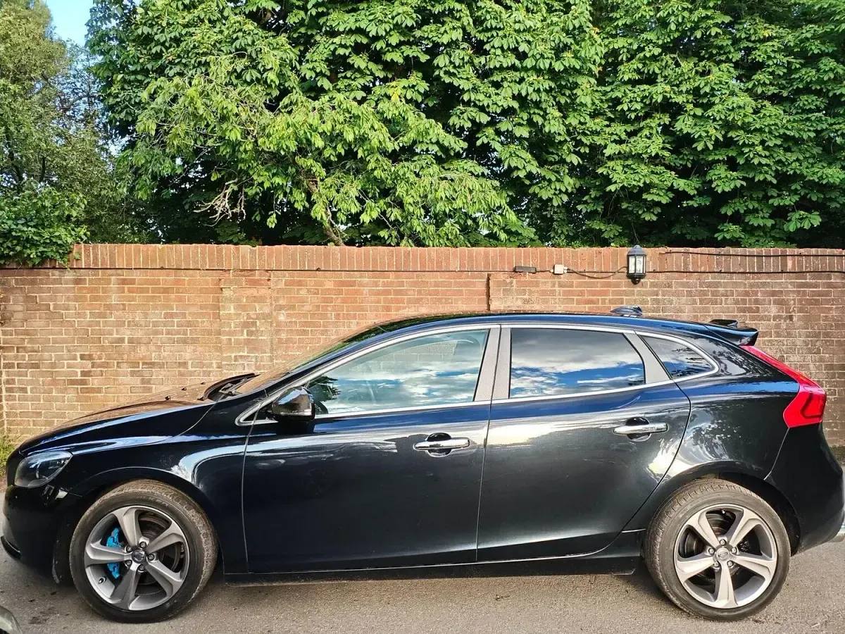 Used Volvo V40 SE Lux 180 HP (132 kW) 2013 Black Hatchback