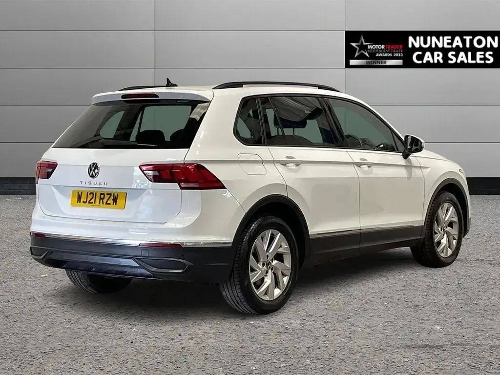 Usado VW Tiguan Life 150 HP (110 kW) 2021 Branco SUV