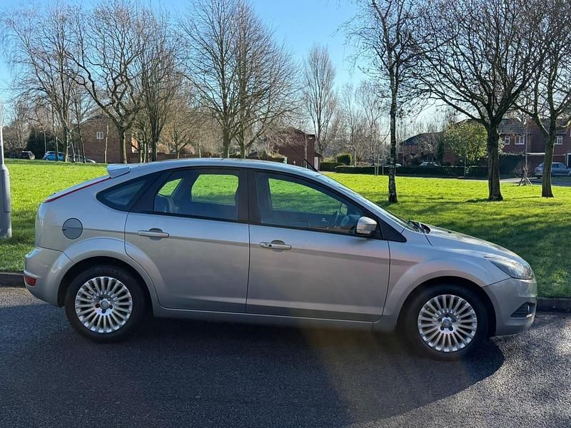 Used Ford Focus Titanium 123 HP (90 kW) 2010 Silver Hatchback