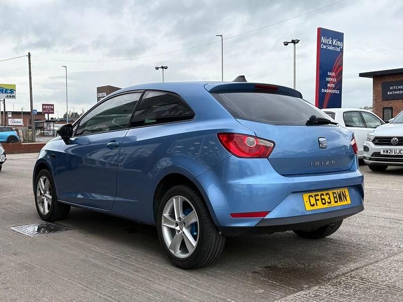 Begagnad Seat Ibiza 2014 Blå Halvkombi