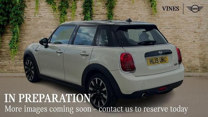 Used Mini Cooper Classic 134 HP (98 kW) 2019 White Hatchback