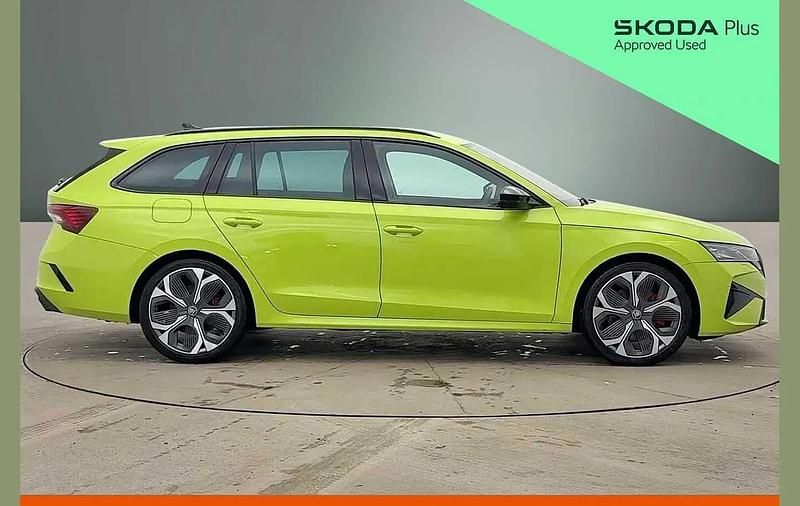 Used Skoda Octavia vRS 265 HP (194 kW) 2025 Hyper green Estate