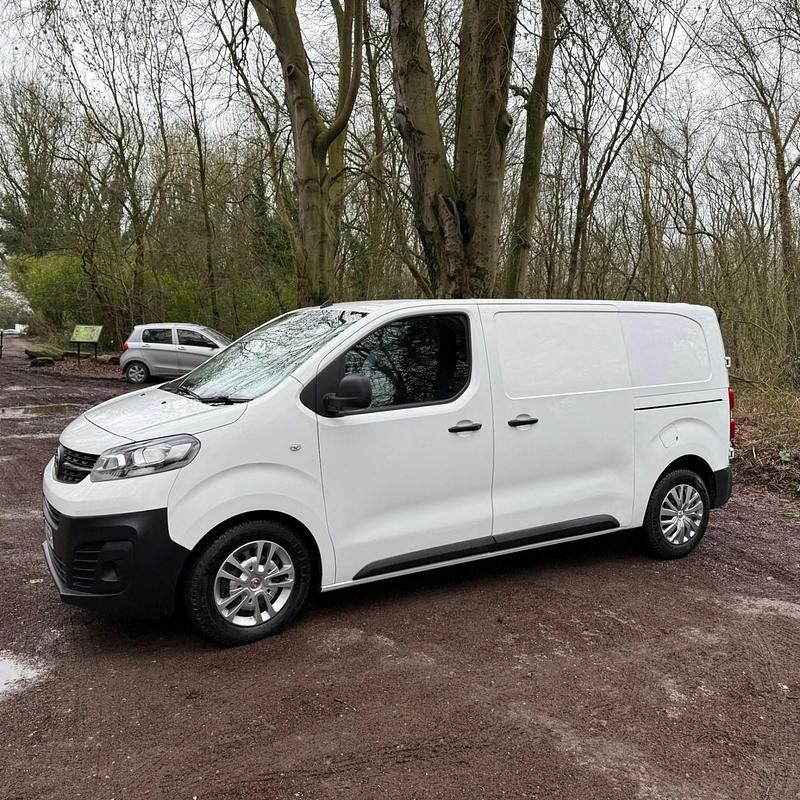Used Vauxhall Vivaro 100 HP (73 kW) 2020 White MPV