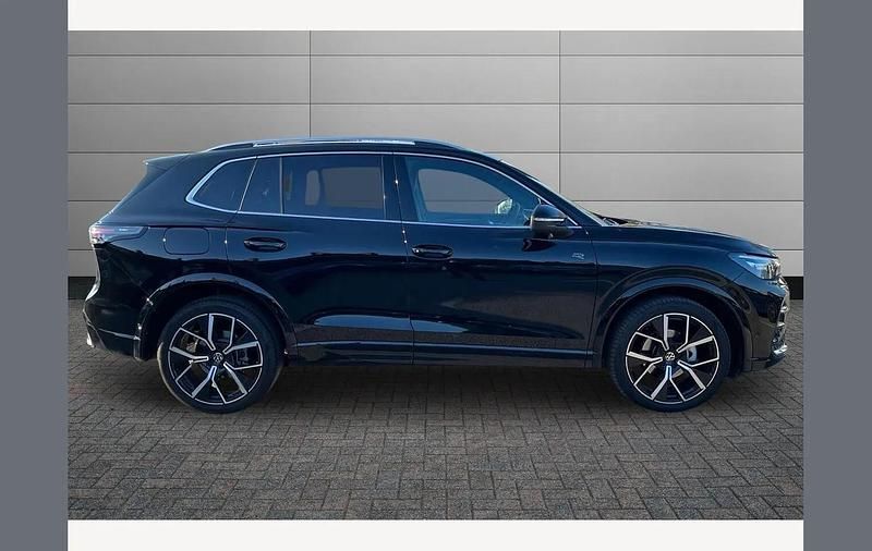 Used VW Tiguan R-line 147 HP (108 kW) 2025 Black SUV