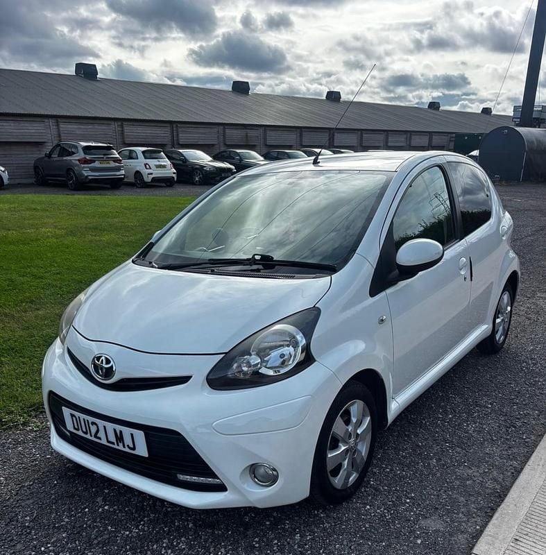 White Used 2012 Toyota Aygo Hatchback | £2,495 (Good price) - Image 1/4