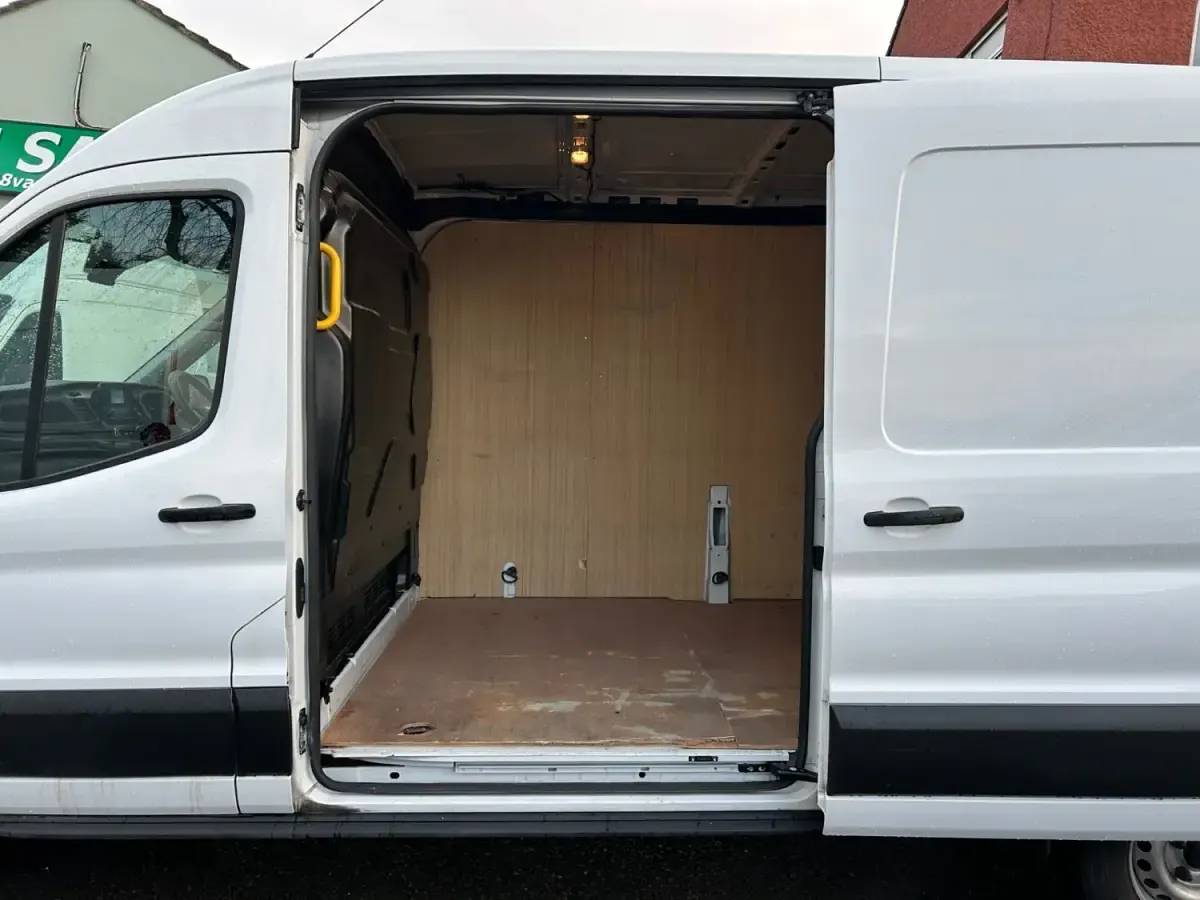Usado Ford Transit 130 HP (95 kW) 2022 Branco Van