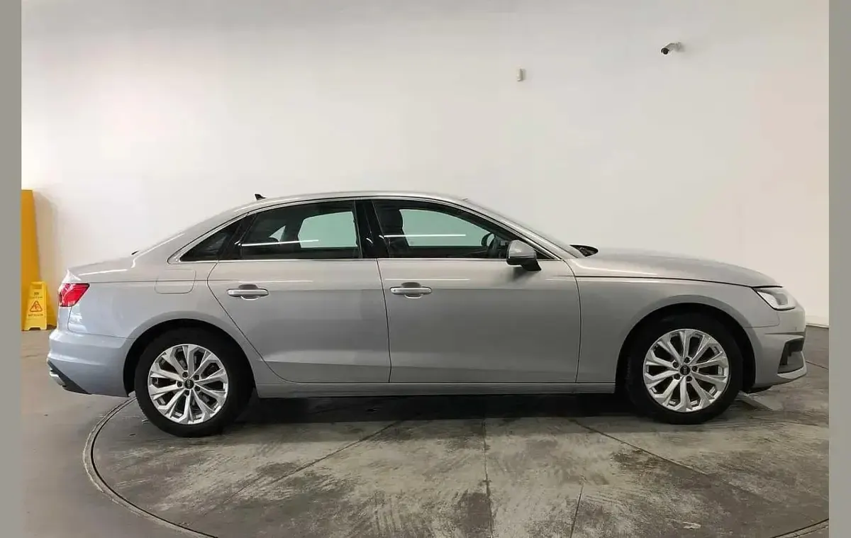 Used Audi A4 Comfort 150 HP (110 kW) 2023 Silver Sedan