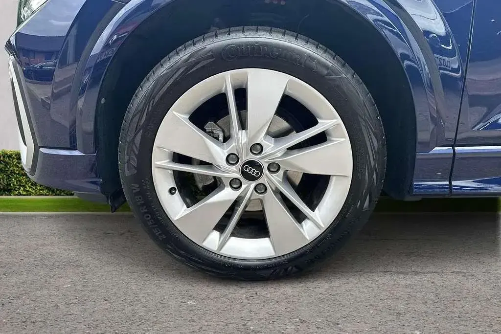 Used Audi Q2 S-Line 108 HP (79 kW) 2024 Blue SUV