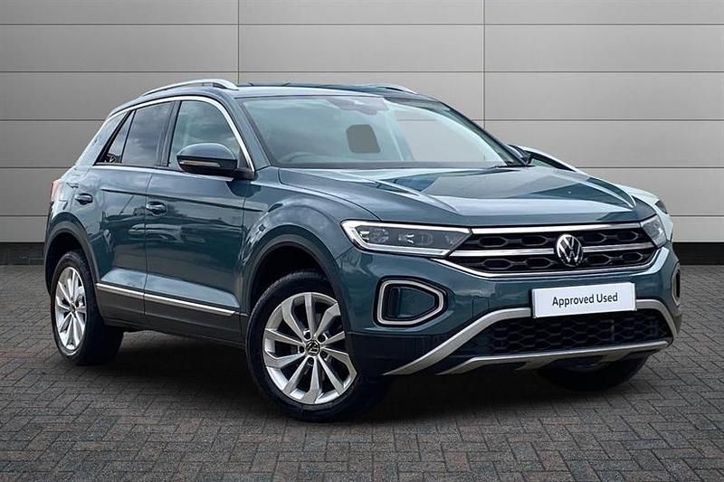 Petrol blue Used 2023 VW T-Roc Style SUV | £21,850 (Fair price) - Image 1/3