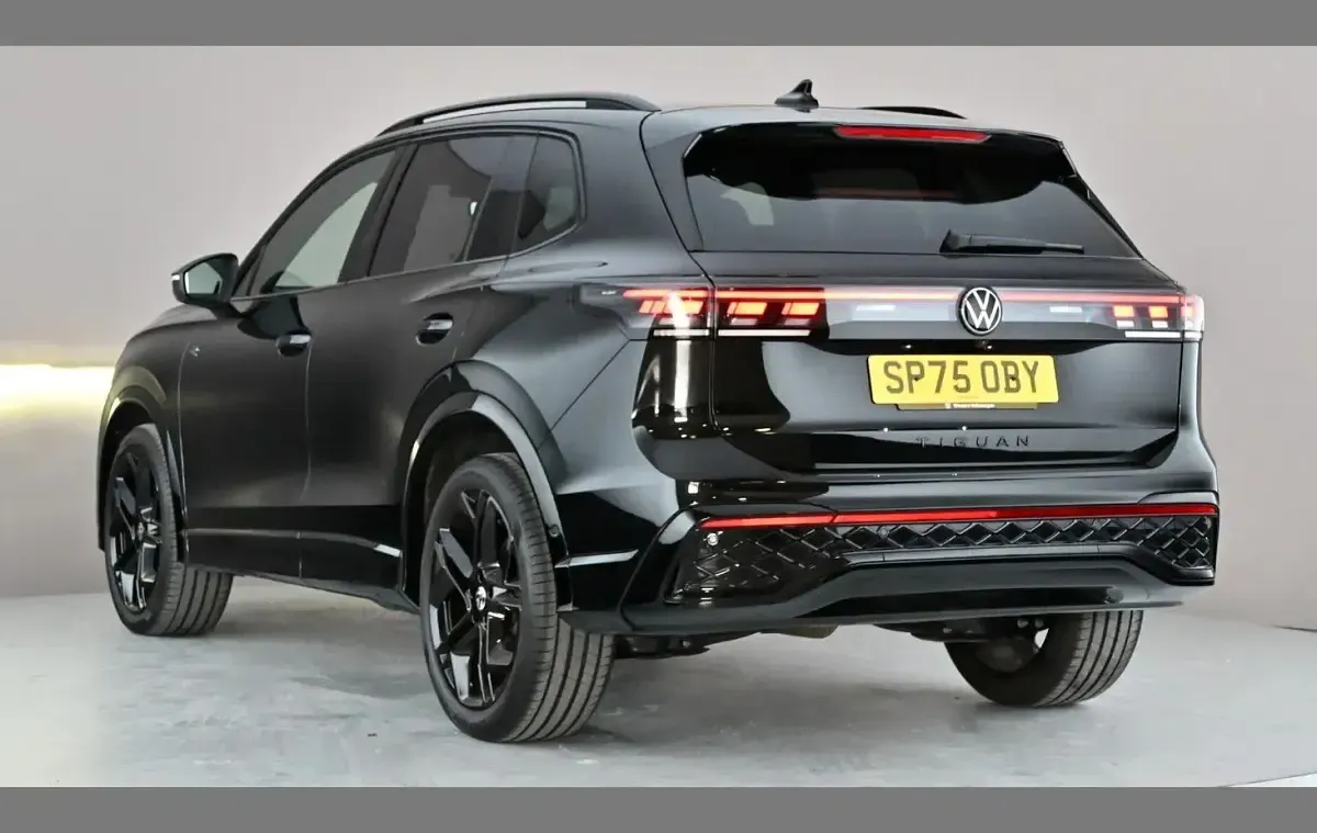 Used VW Tiguan R-line 147 HP (108 kW) 2025 Black SUV