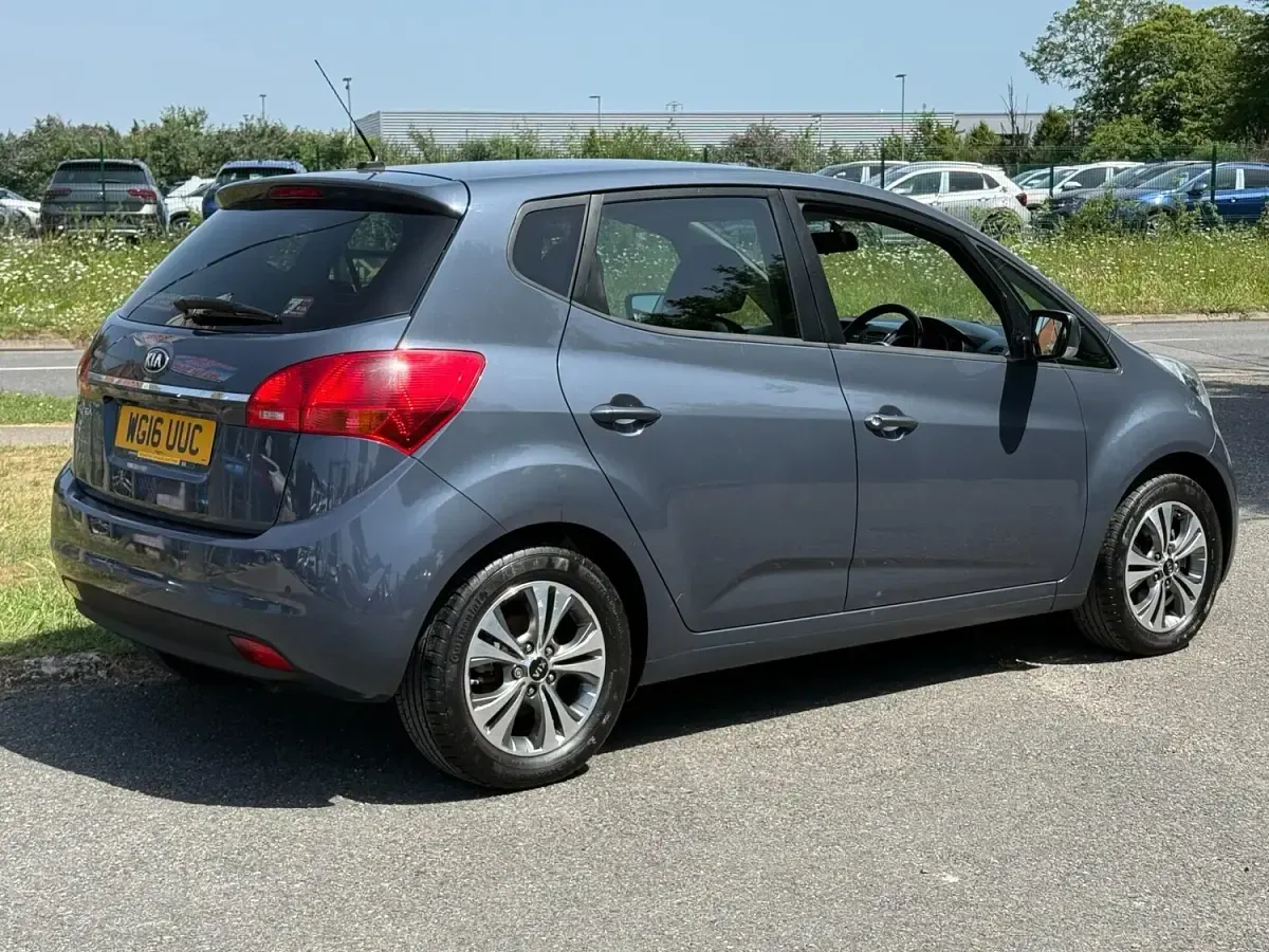 Used Kia Venga 125 HP (91 kW) 2016 Blue Hatchback