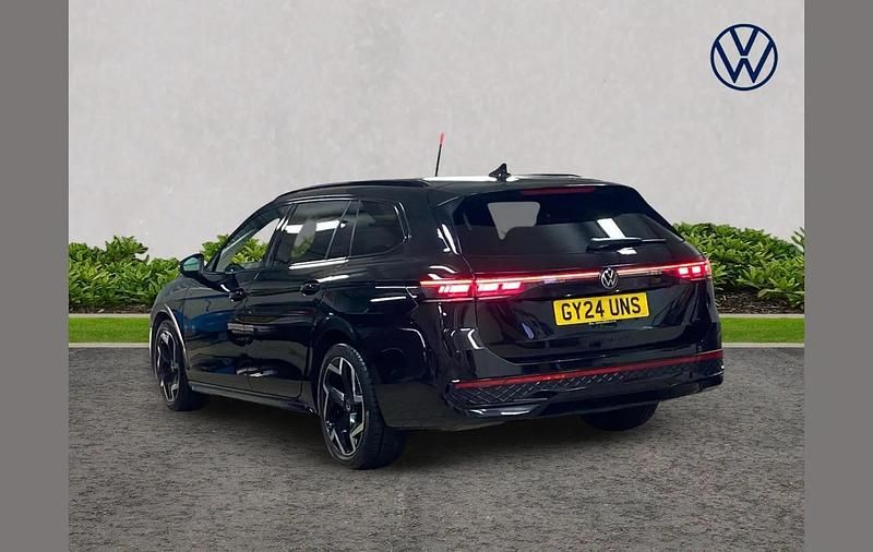 Used VW Passat R-line 147 HP (108 kW) 2024 Black Estate