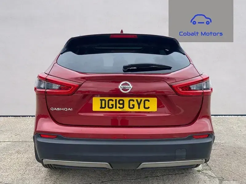 Used Nissan Qashqai N-Connecta 115 HP (84 kW) 2019 Red SUV