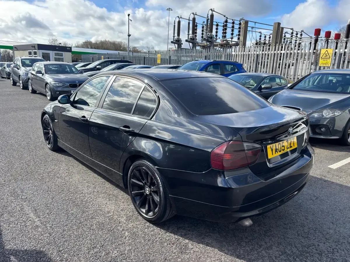 Used BMW 320 2005 Black Sedan