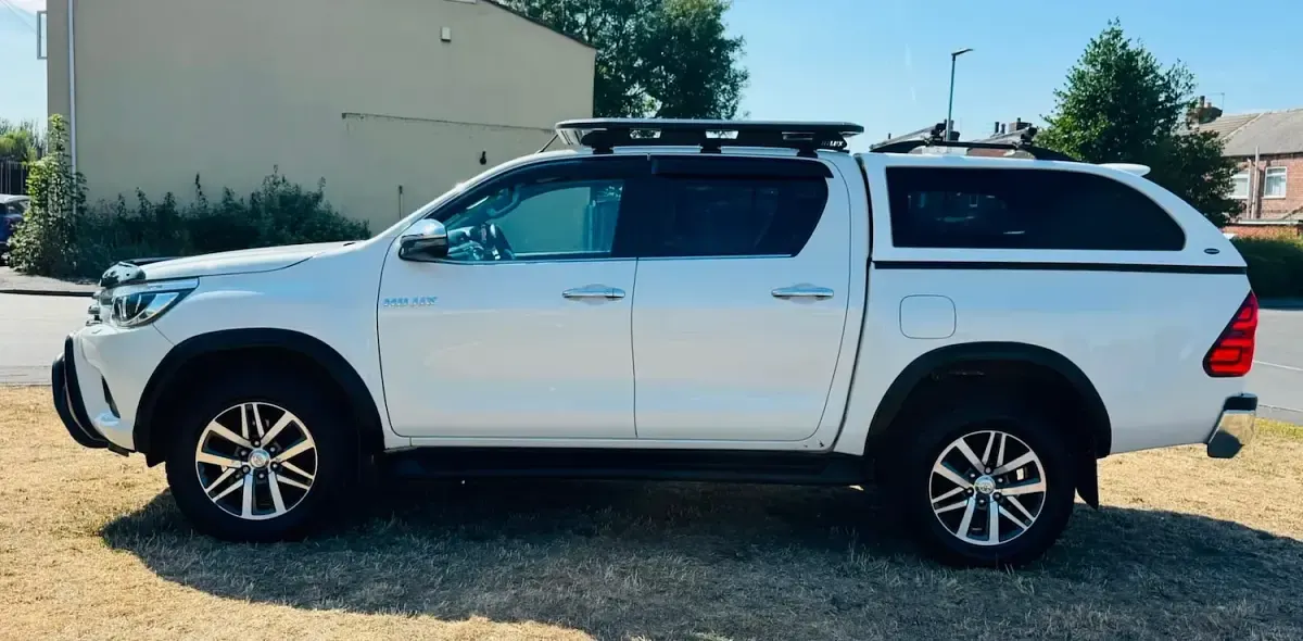 Used Toyota HiLux Active 150 HP (110 kW) 2019 White Pickup