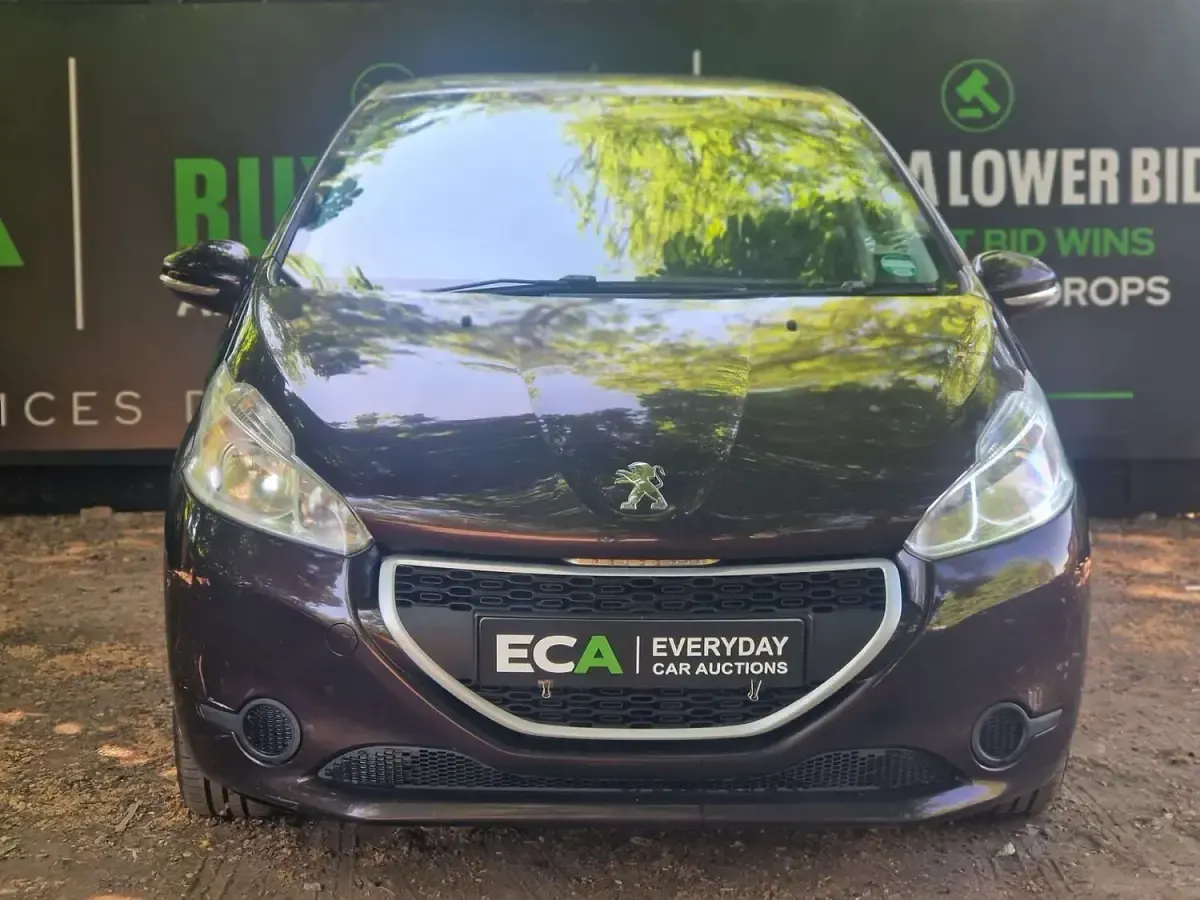 Used Peugeot 208 Access 82 HP (60 kW) 2013 Red Hatchback