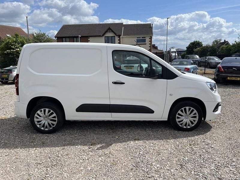 Used Vauxhall Combo Sportive 100 HP (73 kW) 2020 White MPV