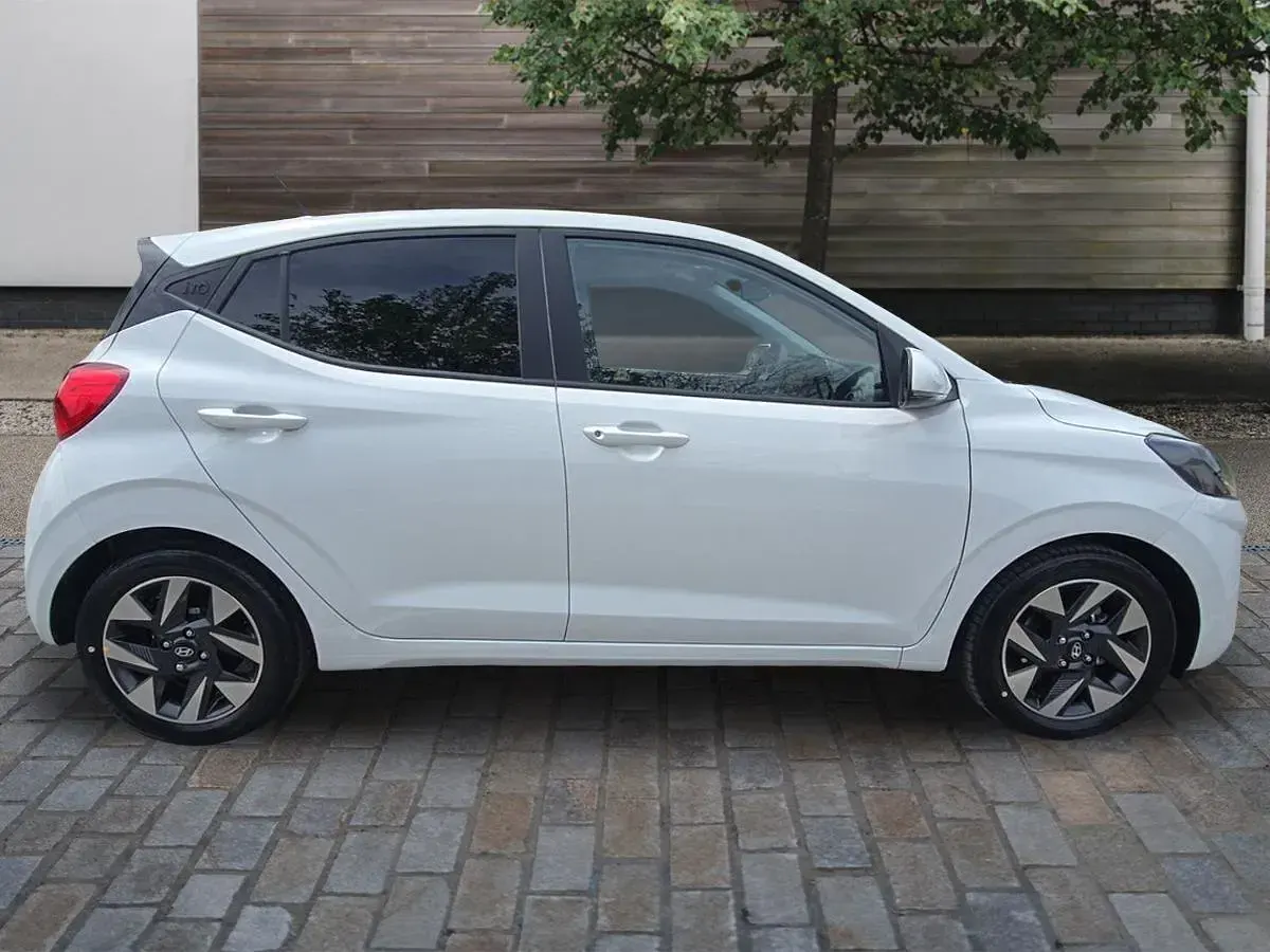 New Hyundai i10 Advanced 63 HP (46 kW) 2026 White Hatchback