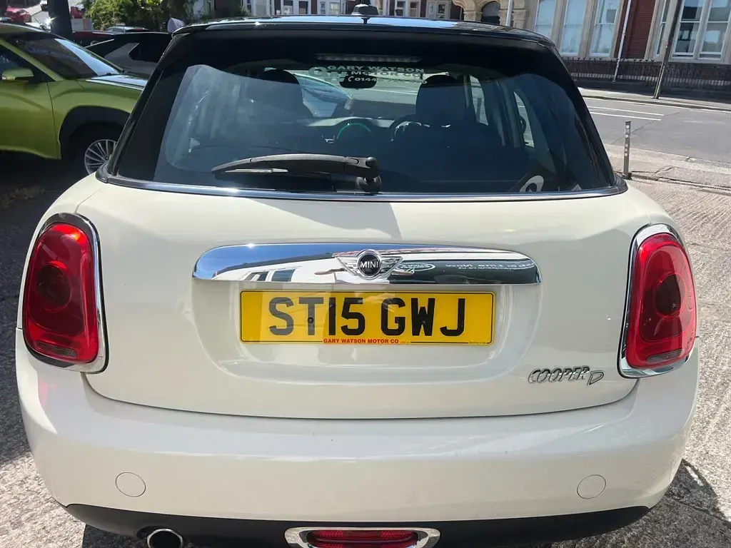 Used Mini Cooper D 2015 Pepper white/ black roof Hatchback