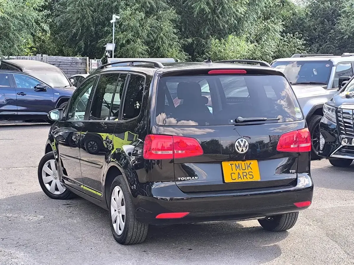 Used VW Touran 140 HP (102 kW) 2015 Black MPV