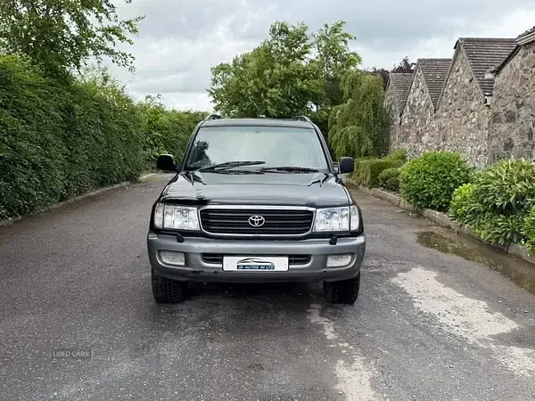 Used Toyota Land Cruiser 2000 Black SUV