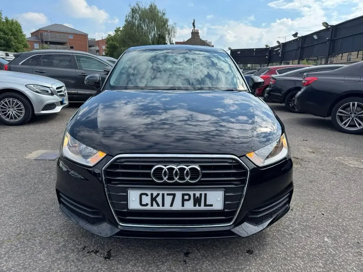 Usado Audi A1 Comfort 95 HP (69 kW) 2017 Preto Citadino