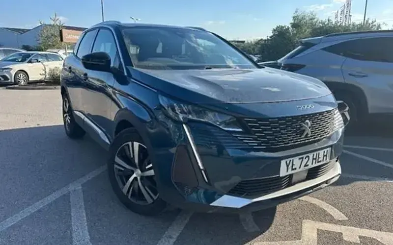 Usado Peugeot 3008 Allure+ 131 HP (96 kW) 2022 SUV