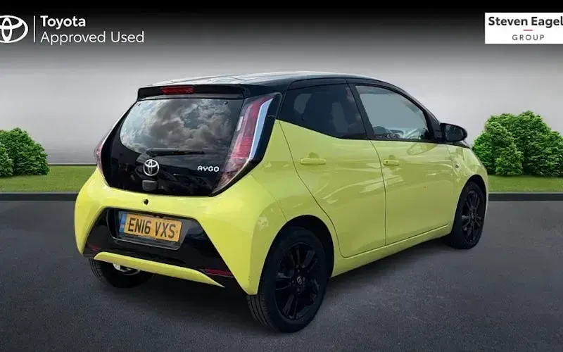 Used Toyota Aygo X-cite 69 HP (50 kW) 2016 Yellow Hatchback