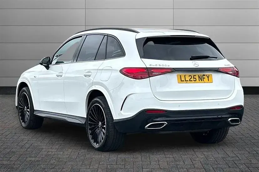 Usado Mercedes GLC300e Urban 313 HP (230 kW) 2025 Branco Carrinha