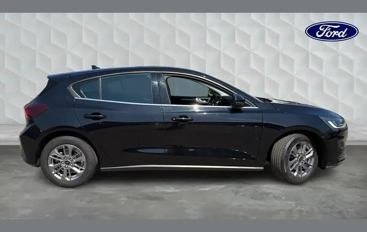 Używany Ford Focus Titanium 125 KM (91 kW) 2023 Czarny Hatchback