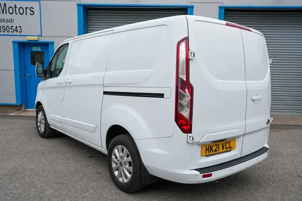 Used Ford Transit Custom Limited 130 HP (95 kW) 2021 White Van
