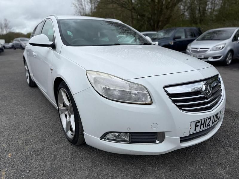 Used Vauxhall Insignia SRi 160 HP (117 kW) 2012 White Estate