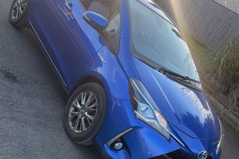 Used Toyota Yaris Hybrid 100 HP (73 kW) 2017