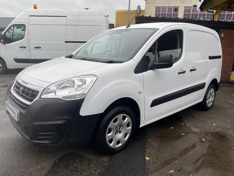Used Peugeot Partner 2017 White MPV