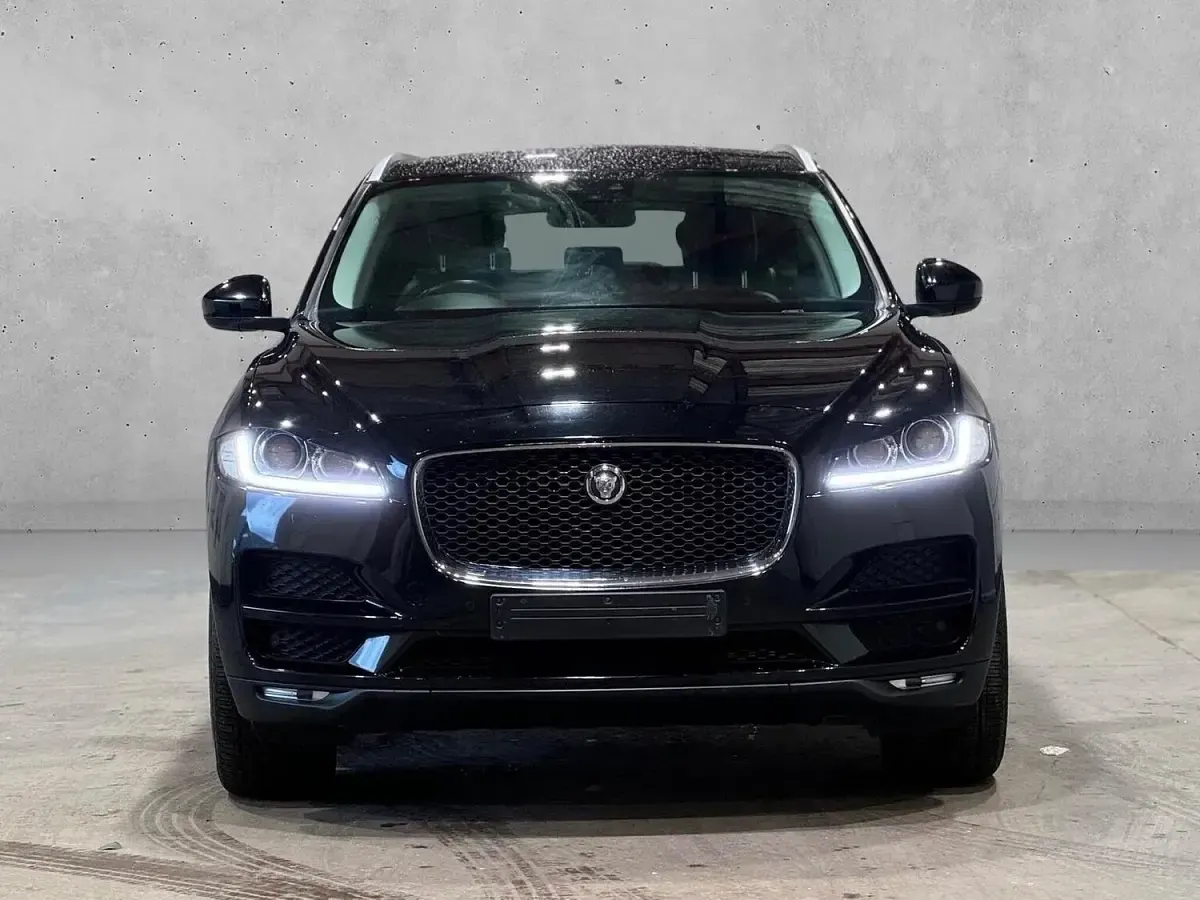 Used Jaguar F-Pace Portfolio 180 HP (132 kW) 2018 Black SUV