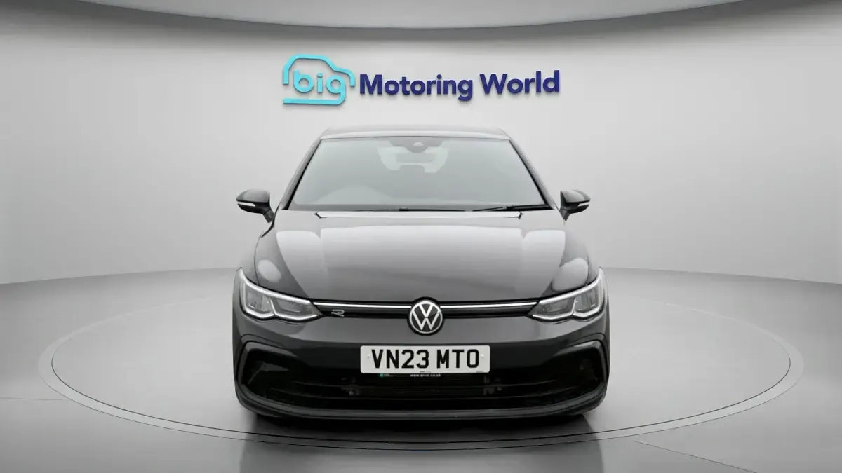 Used VW Golf VIII R-line 148 HP (108 kW) 2023
