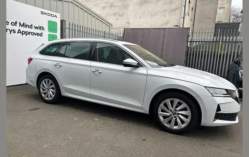 Usado Skoda Octavia SE L 147 CV (108 kW) 2025 Blanco Familiar
