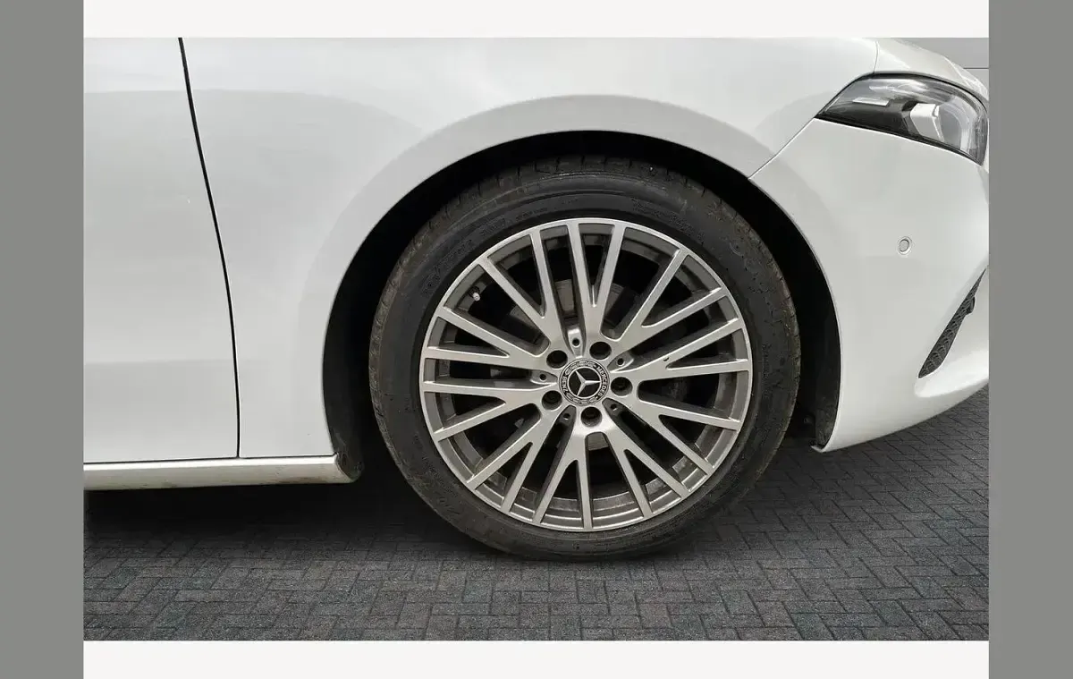 Used Mercedes A180 Executive 136 HP (100 kW) 2023 White Hatchback