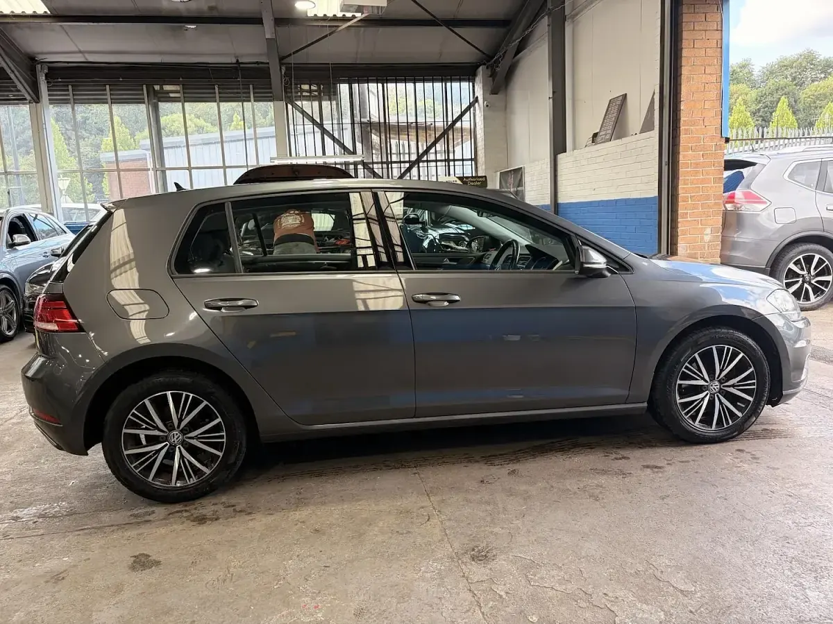 Used VW Golf VII SE 125 HP (91 kW) 2018 Grey Hatchback
